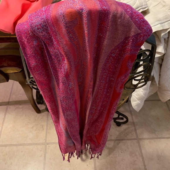 Never warn scarf - Picture 1 of 3